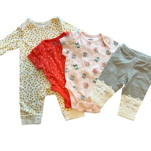 Old Navy Bundle Sleeper, Onesie, Leggings Baby Girl 03-Months